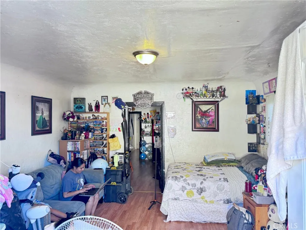 7011 7011 Bonsallo, Los Angeles, California 90044 home-pic-19